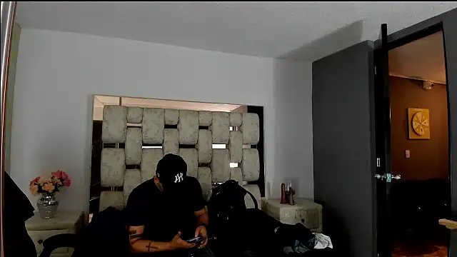 Girls: try live performances with matured performers, from dancing to quirks, in a variety of beautiful sex cams.