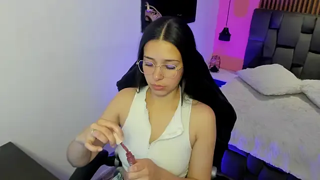 Girls: try live performances with matured performers, from dancing to quirks, in a variety of beautiful sex cams.