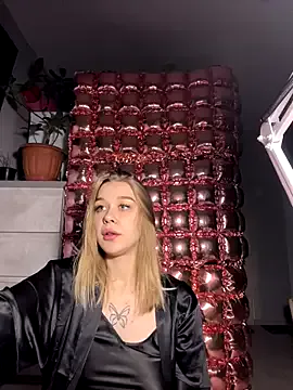 AngellnSilk from StripChat is Freechat