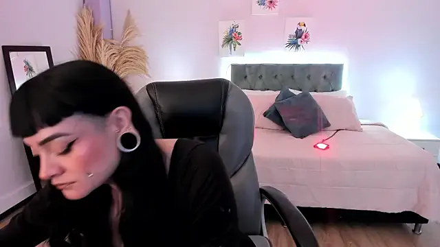 Antonela_vargas from StripChat is Freechat