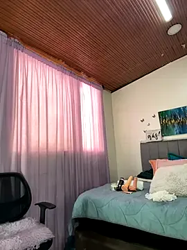 Antonella__b from StripChat is Freechat