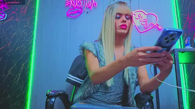 Girls: try live performances with matured performers, from dancing to quirks, in a variety of beautiful sex cams.