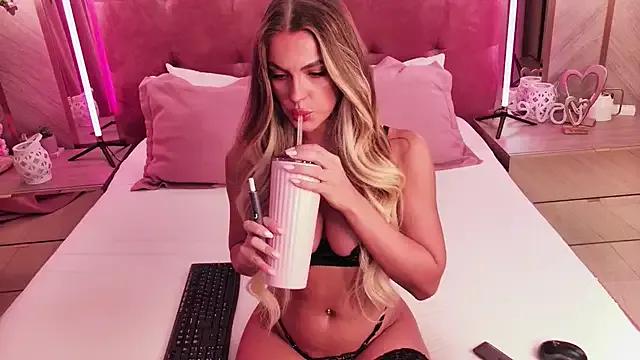 AnyaLov from StripChat is Freechat
