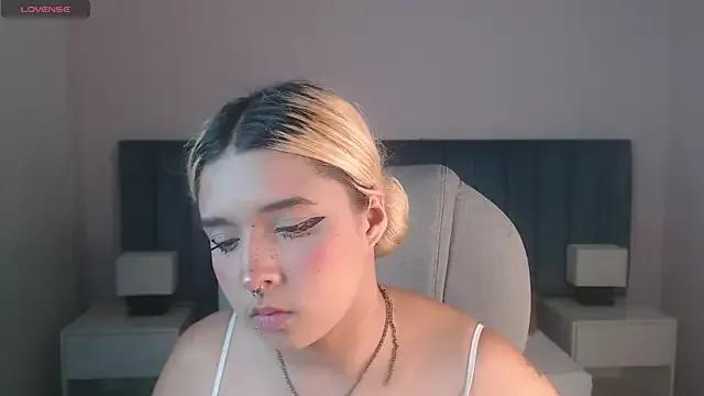 april_bunnyy from StripChat is Freechat