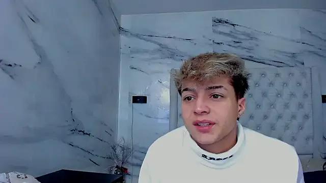 Ari_and_Storm from StripChat is Freechat