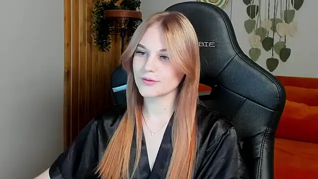 AriaWell from StripChat is Freechat