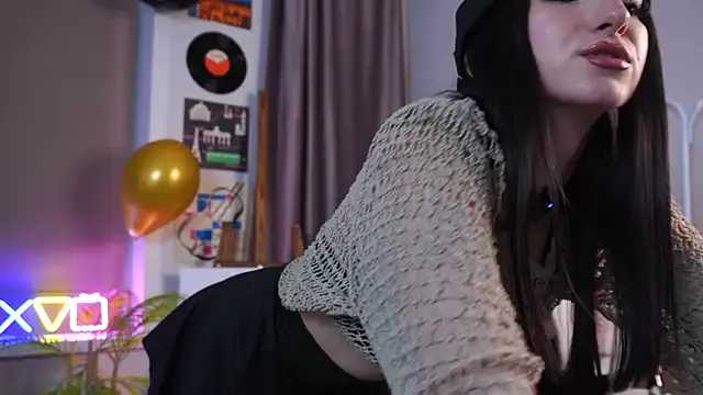 ariyour from StripChat is Freechat