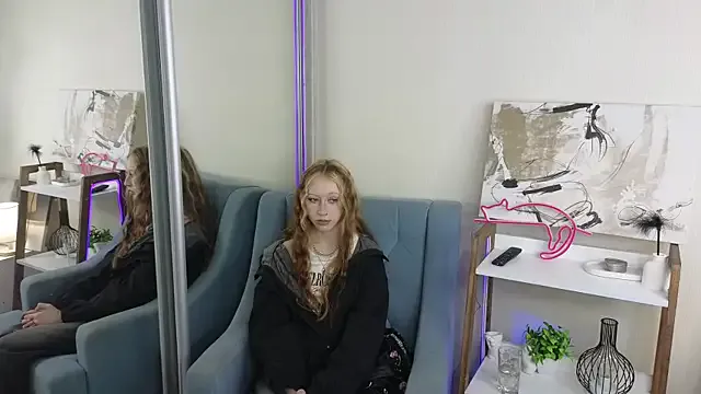 ArlettaDeluna from StripChat is Freechat