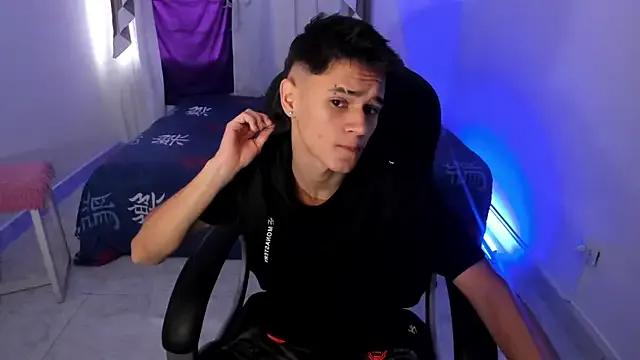 Aron_Boyy from StripChat is Freechat