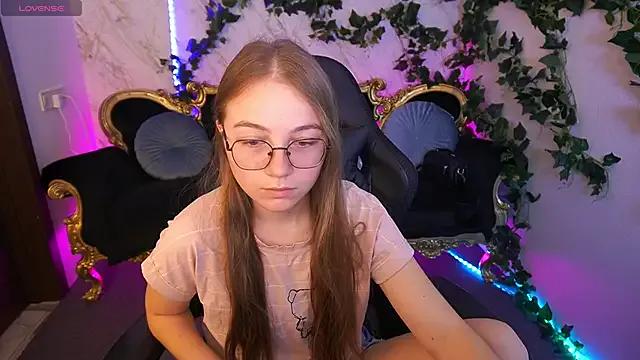 ArrinaWairr from StripChat is Freechat