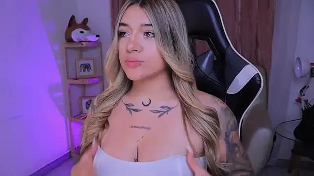 ashleyvalirya from StripChat is Freechat
