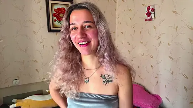 Auroragin from StripChat is Freechat