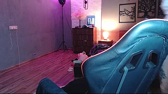 AuroraKeepFuck from StripChat is Freechat