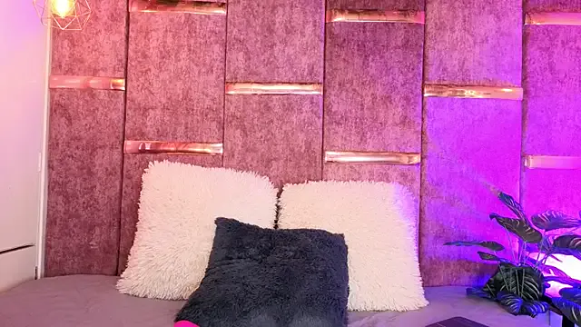 AuroraLanee from StripChat is Freechat