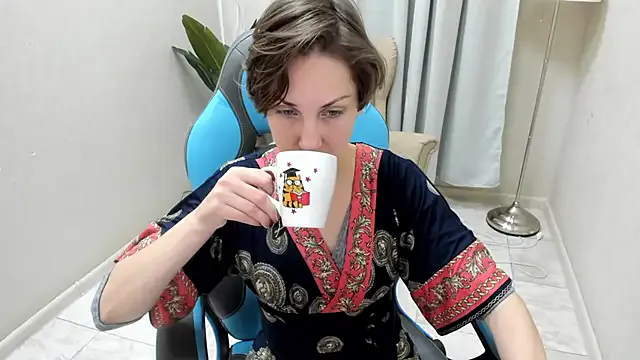 AuroraRight from StripChat is Freechat