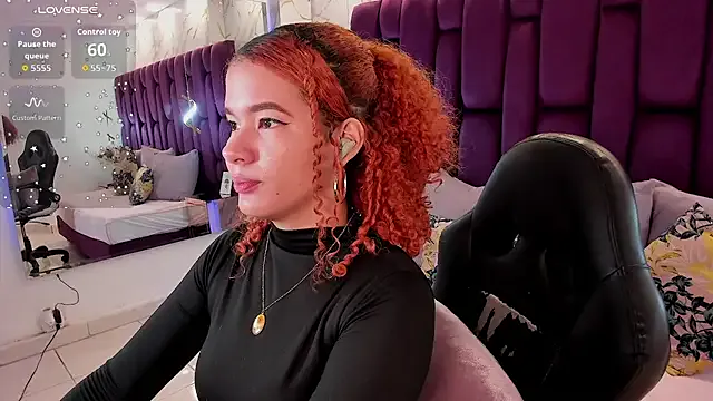 avrilwaynee from StripChat is Freechat