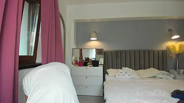 Girls: try live performances with matured performers, from dancing to quirks, in a variety of beautiful sex cams.