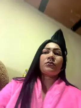 Ayleenpamelasexysquirt from StripChat is Freechat