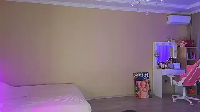 Bananalizzy from StripChat is Freechat