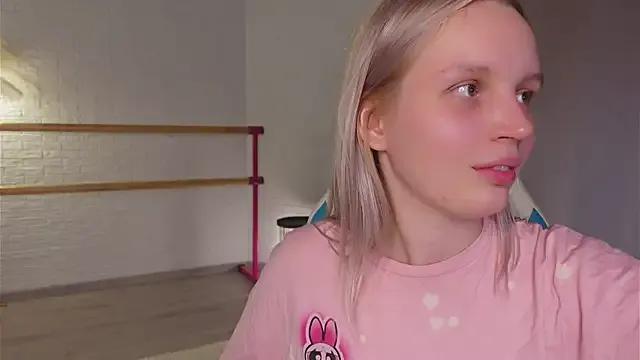 Beatrica_Klein from StripChat is Freechat