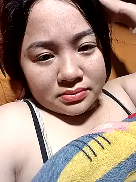 Bee-bgolden from StripChat is Freechat