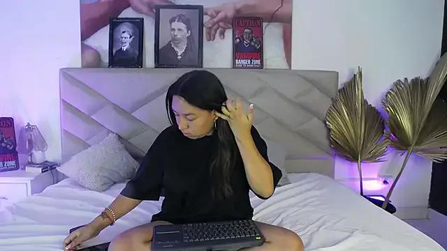 BellaRoux1 from StripChat is Freechat