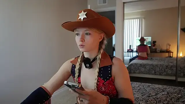 bestblonde from StripChat is Freechat