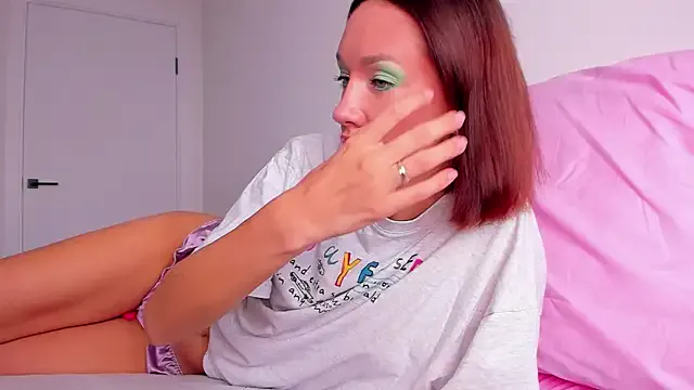 Girls: try live performances with matured performers, from dancing to quirks, in a variety of beautiful sex cams.