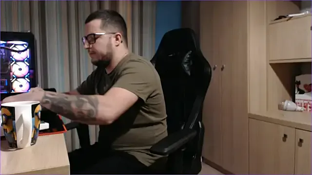 bigpuff_hott from StripChat is Freechat