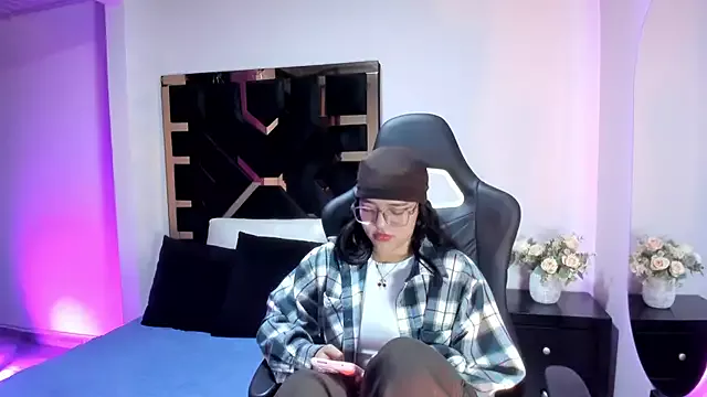 Girls: try live performances with matured performers, from dancing to quirks, in a variety of beautiful sex cams.