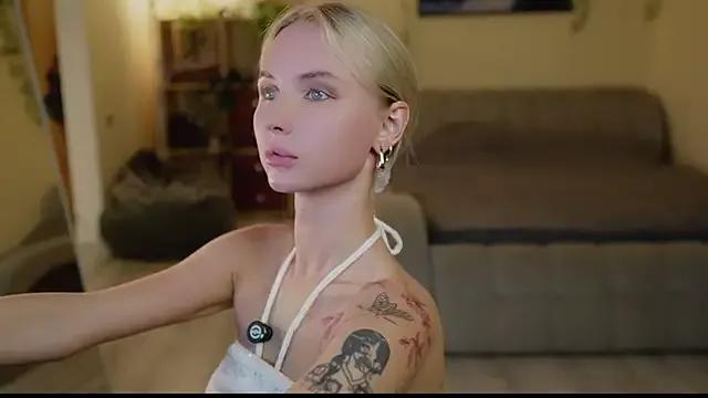 blondy_room from StripChat is Freechat