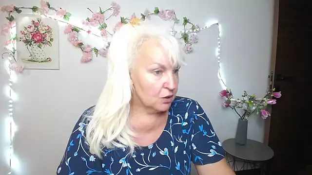 BlondyLeeBest from StripChat