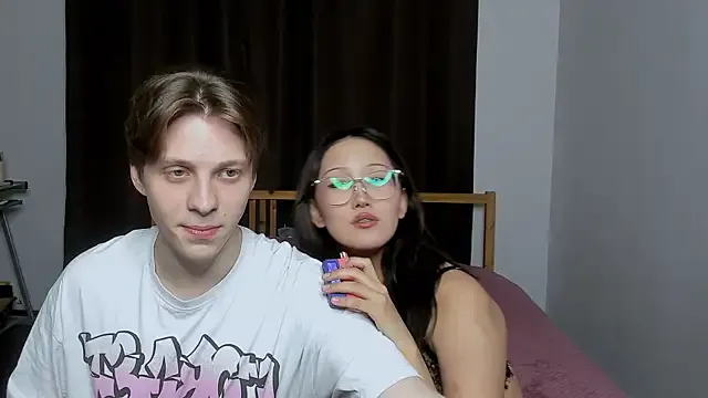 Blossomandbee from StripChat is Freechat