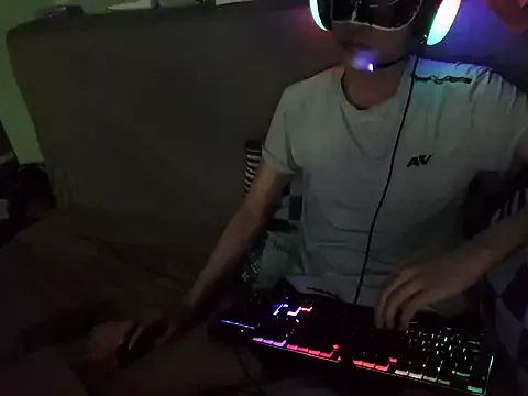 Boyhigh1997 from StripChat