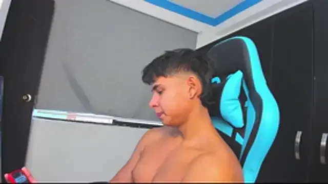 Bray_Kevin from StripChat is Freechat