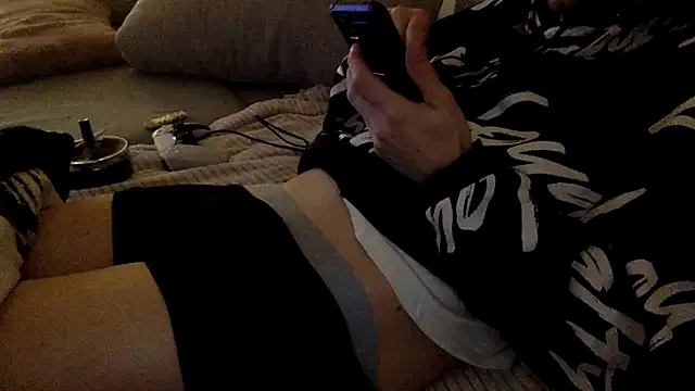 Breezydicksn from StripChat is Freechat