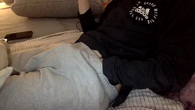 Breezydicksn from StripChat is Freechat