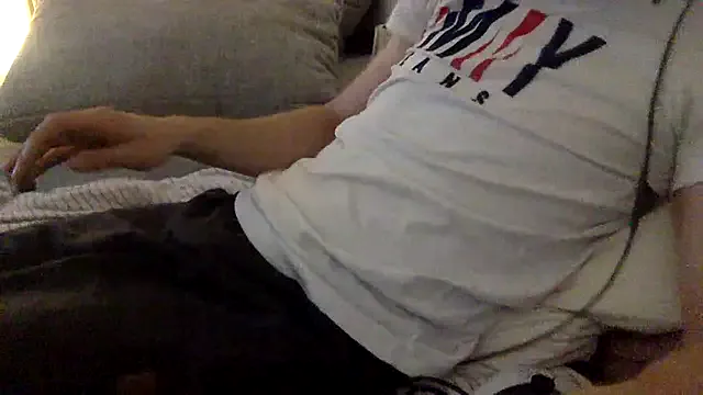 Breezydicksn from StripChat is Freechat