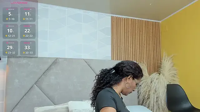 Brunnette_Sensation from StripChat is Freechat