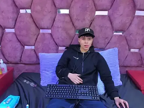 Bruno_Cruzz from StripChat