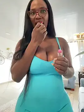 Bustykeyla from StripChat is Freechat