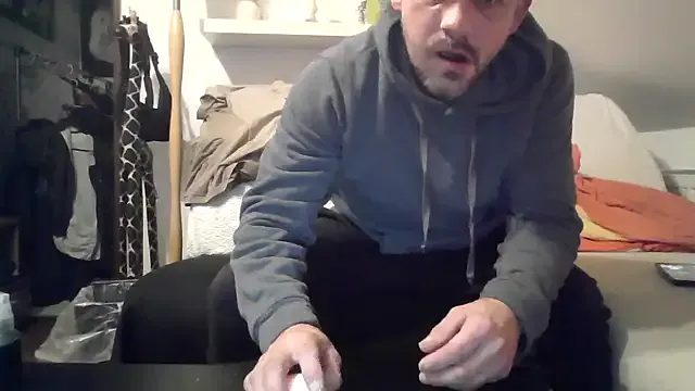 Cambitchboy from StripChat is Freechat