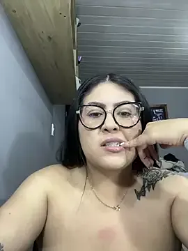 Camil11 from StripChat is Freechat