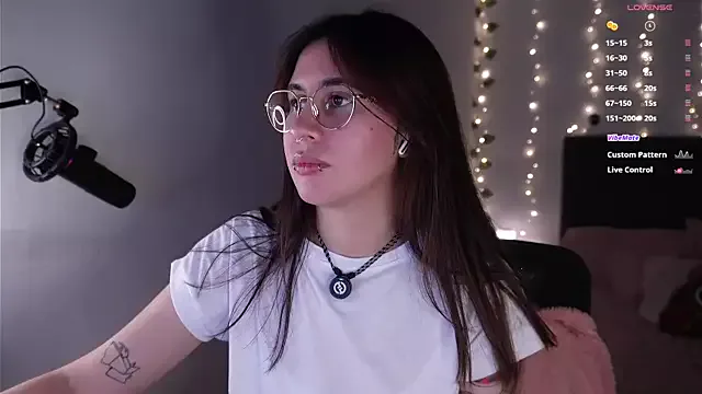 Girls: try live performances with matured performers, from dancing to quirks, in a variety of beautiful sex cams.