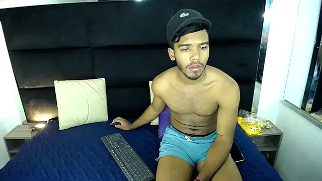 CamiloBuck from StripChat is Freechat