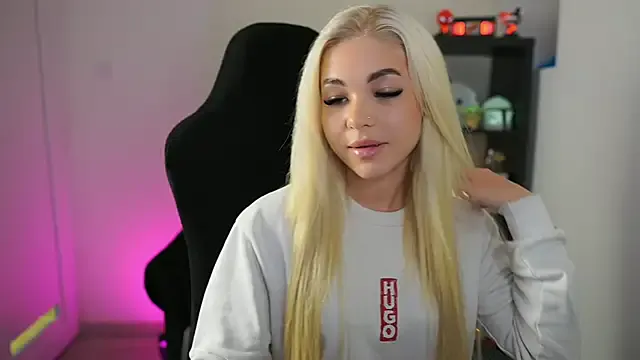 caramell_angel from StripChat is Freechat