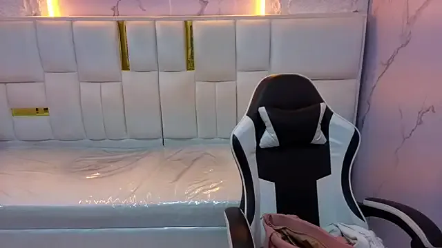 carla_tp from StripChat is Freechat