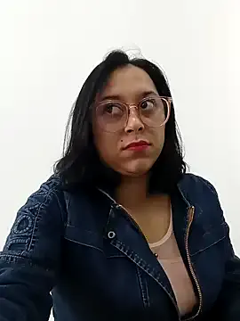 Caroline-17 from StripChat is Freechat