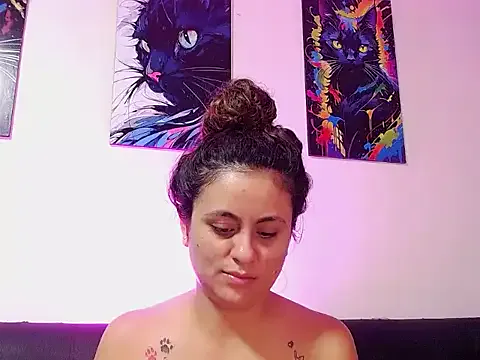 Caroline_Jons from StripChat is Freechat