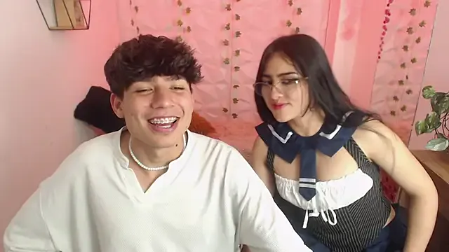 Cassie_and_Jonah from StripChat is Freechat